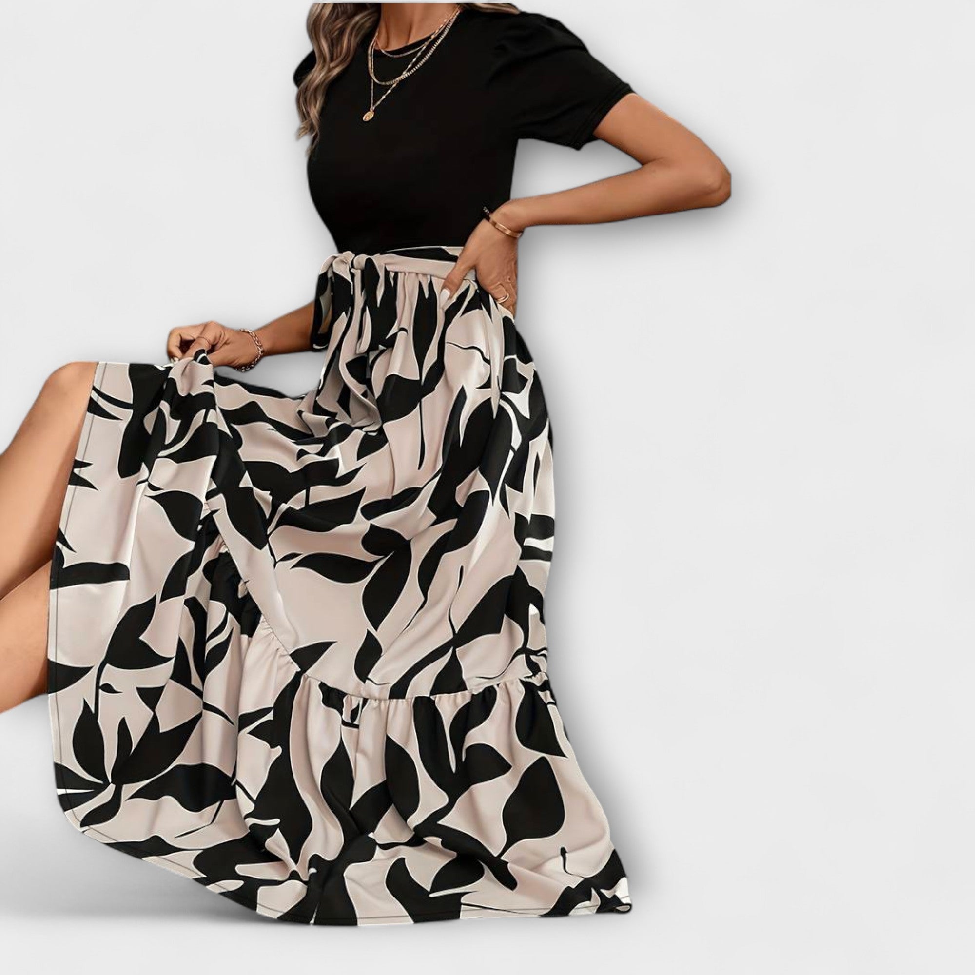 Summer Dress With Floral Pattern And Round Neckline