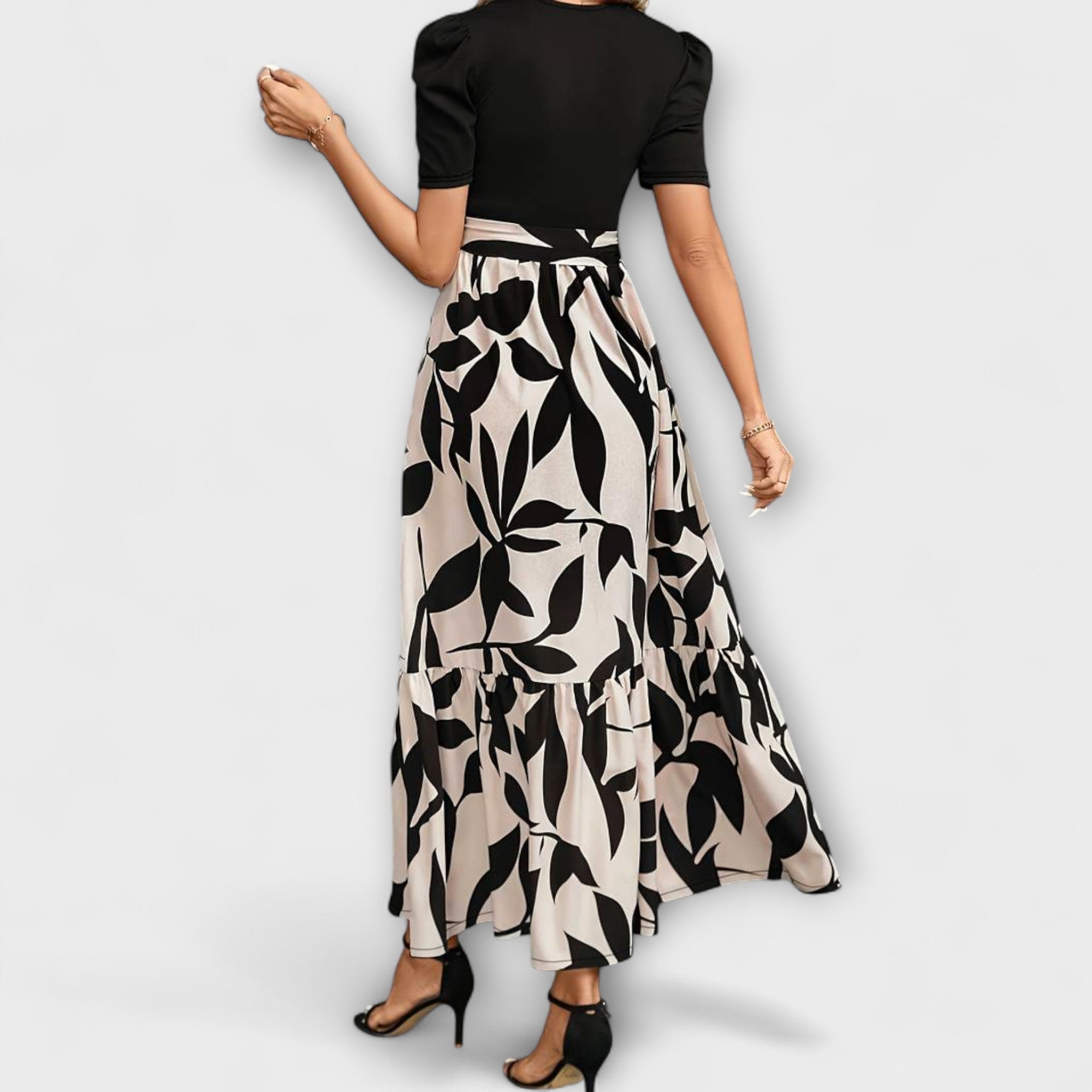 Summer Dress With Floral Pattern And Round Neckline